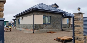 Камень на фасаде фото процесса монтажа 3D панели RKS SLATE Сланец Dark Multicolor купить с доставкой (9)