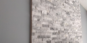 Стена из камня в интерьере 3D панели RKS SLATE Мрамор Cloudy Grey купить с доставкой (1)
