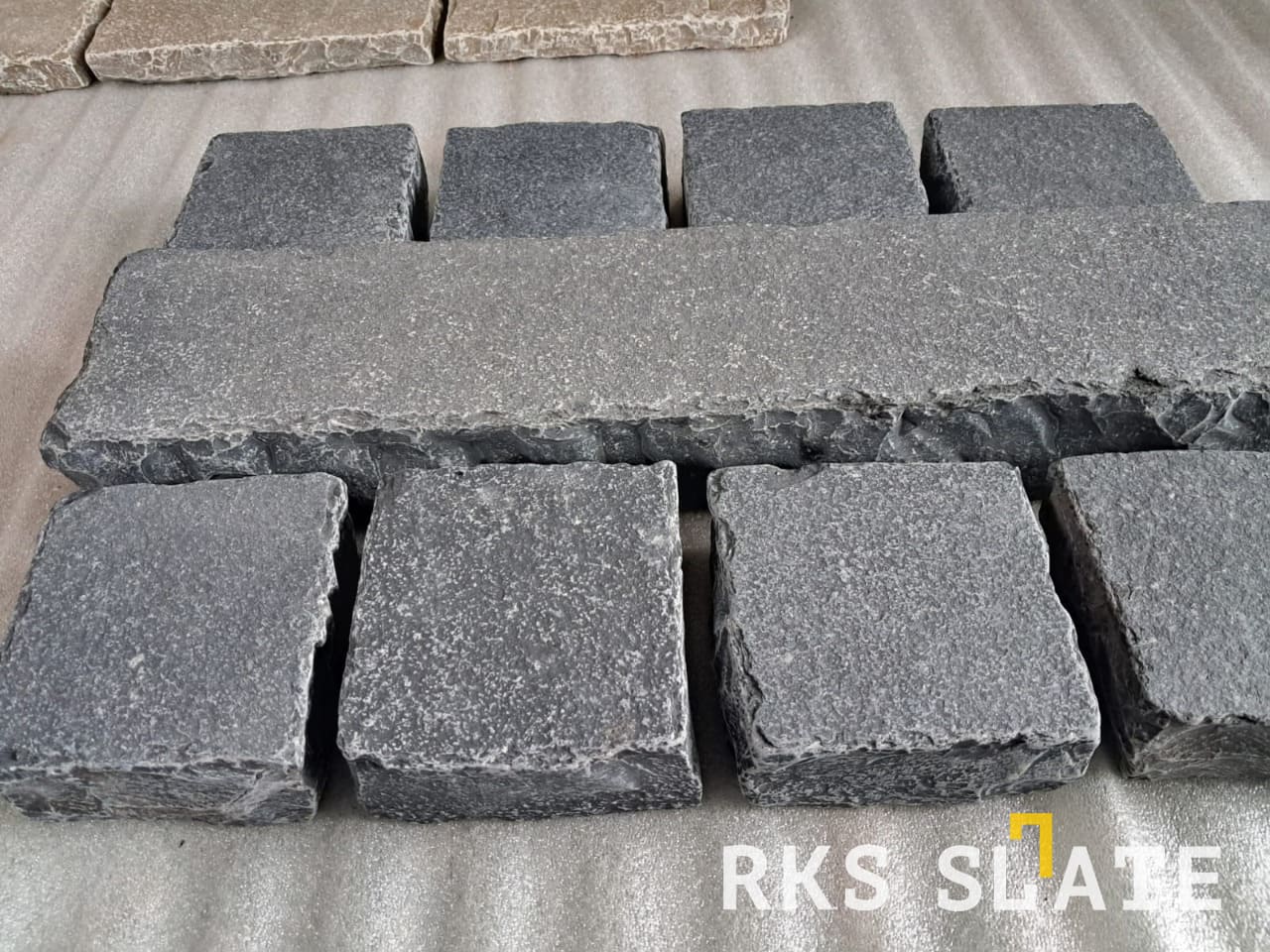 Брусчатка галтованная RKS Slate Belgian Black 100x100x40 мм 3
