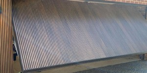 Реечная панель ДПК Turtle Shell, Middle Lines, Australian Palisander Co-Extrusion гаражные ворота из реечных панелей (1)