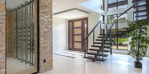 Натуральный камень на стене в интерьере 3D панели Beige Slate Classic от RKS SLATE фото гостиной (7)