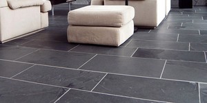 Черная плитка для пола из натурального камня RKS SLATE Сланец Brazil Black Natural фото интерьера (4)