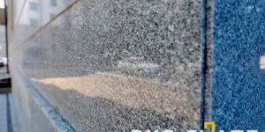 Фасад и цоколь из серой Гранитной плитки Grey Pearl от RKS SLATE купить с доставкой (8)